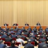 发展社区支持的居家养老，扩大普惠养老服务